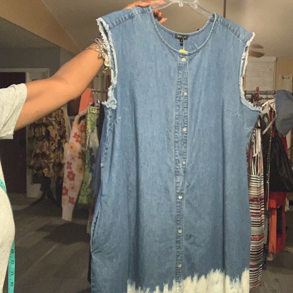 💰 👗 Denim dress with purposeful fading. Bundle Deal: 3 dresses with 👗 3/$25 - Picture 1 of 3